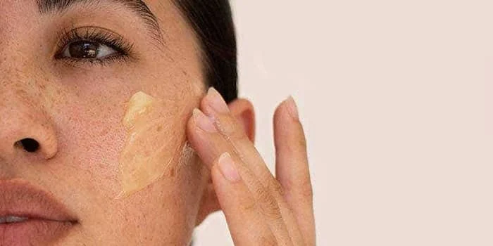 How to cover facial blemishes with powder cream