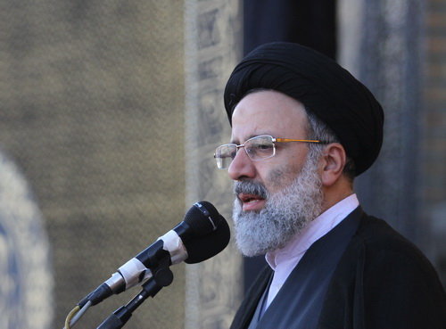 شهید رئیسی به شعار خود عمل کرد و تا پای جان برای سربلندی ایران کوشید